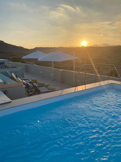 Yellow Hill Penthouse Apartment